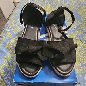 Ladies sandals with ankle strap